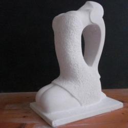 Femme penchée à l'arrière